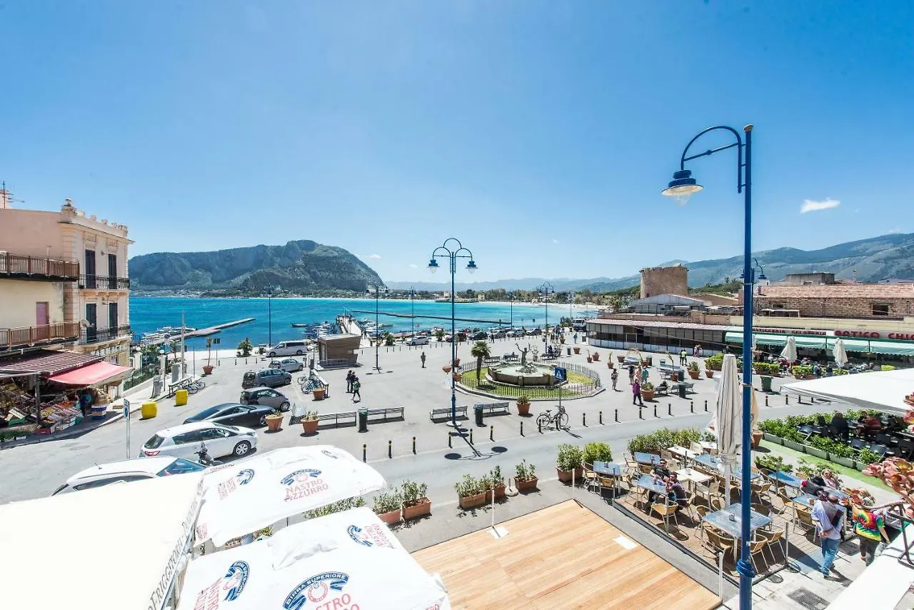 Apartment Casetta Vista Mare In Piazza A Mondello Palermo