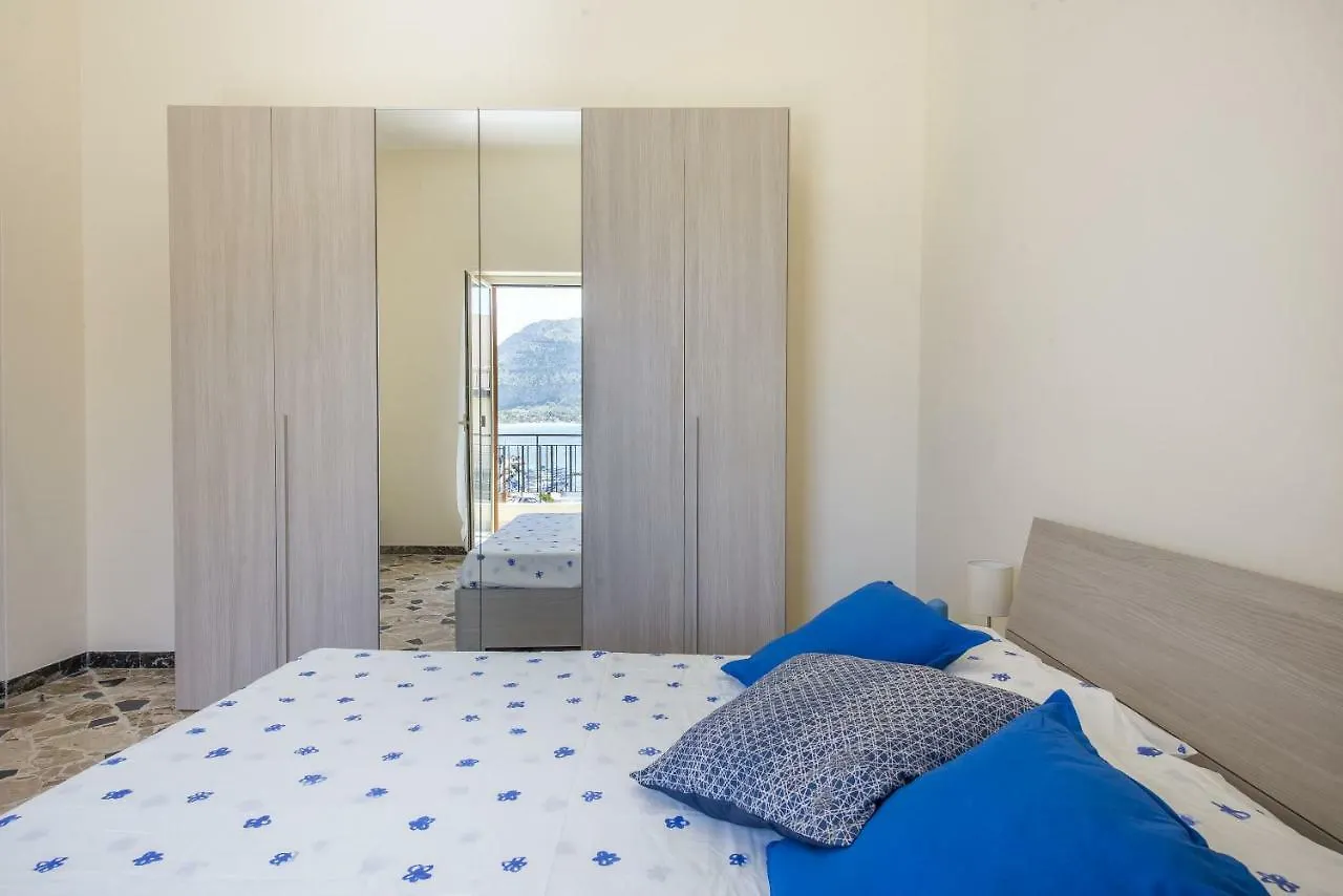 Apartment Casetta Vista Mare In Piazza A Mondello Palermo Italy