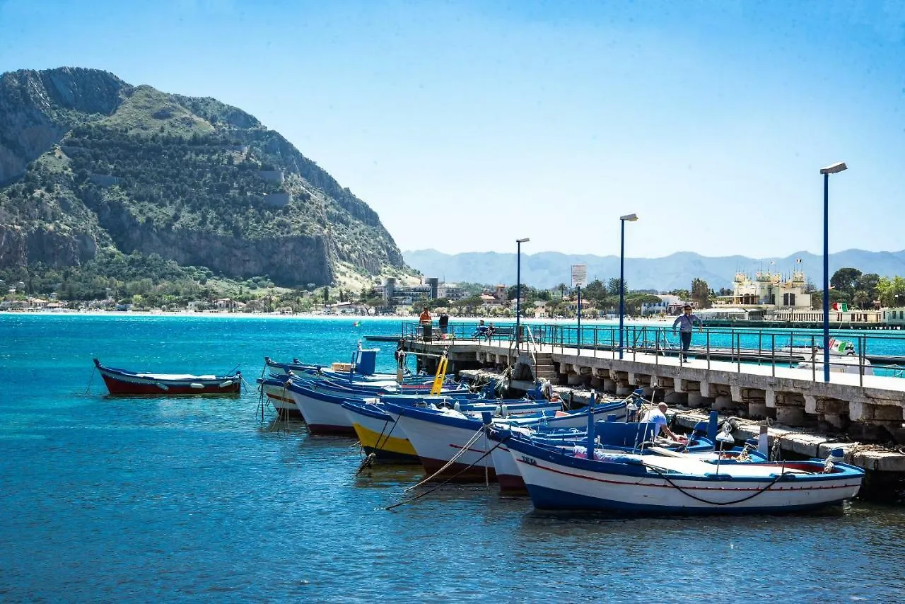 Casetta Vista Mare In Piazza A Mondello Palermo
