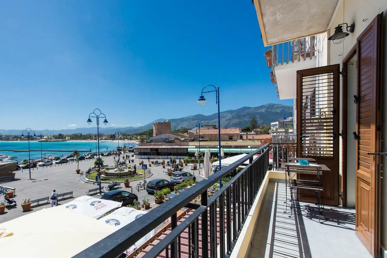 Casetta Vista Mare In Piazza A Mondello Palermo Apartment