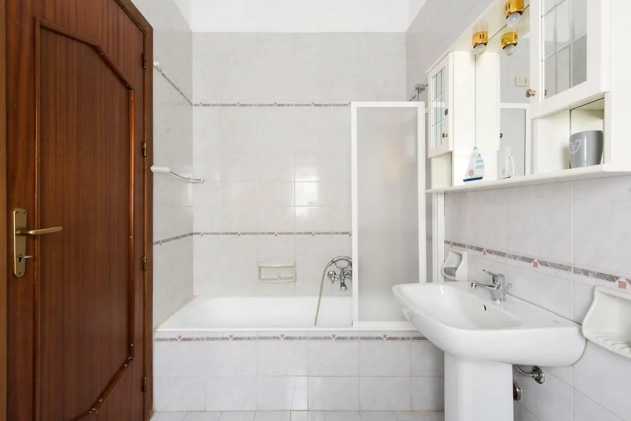 Daire Casetta Vista Mare In Piazza A Mondello Palermo İtalya
