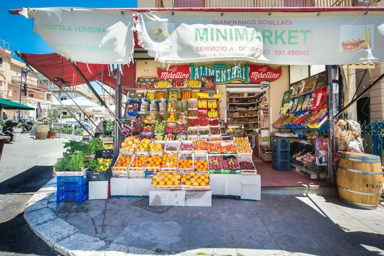 Casetta Vista Mare In Piazza A Mondello Palermo